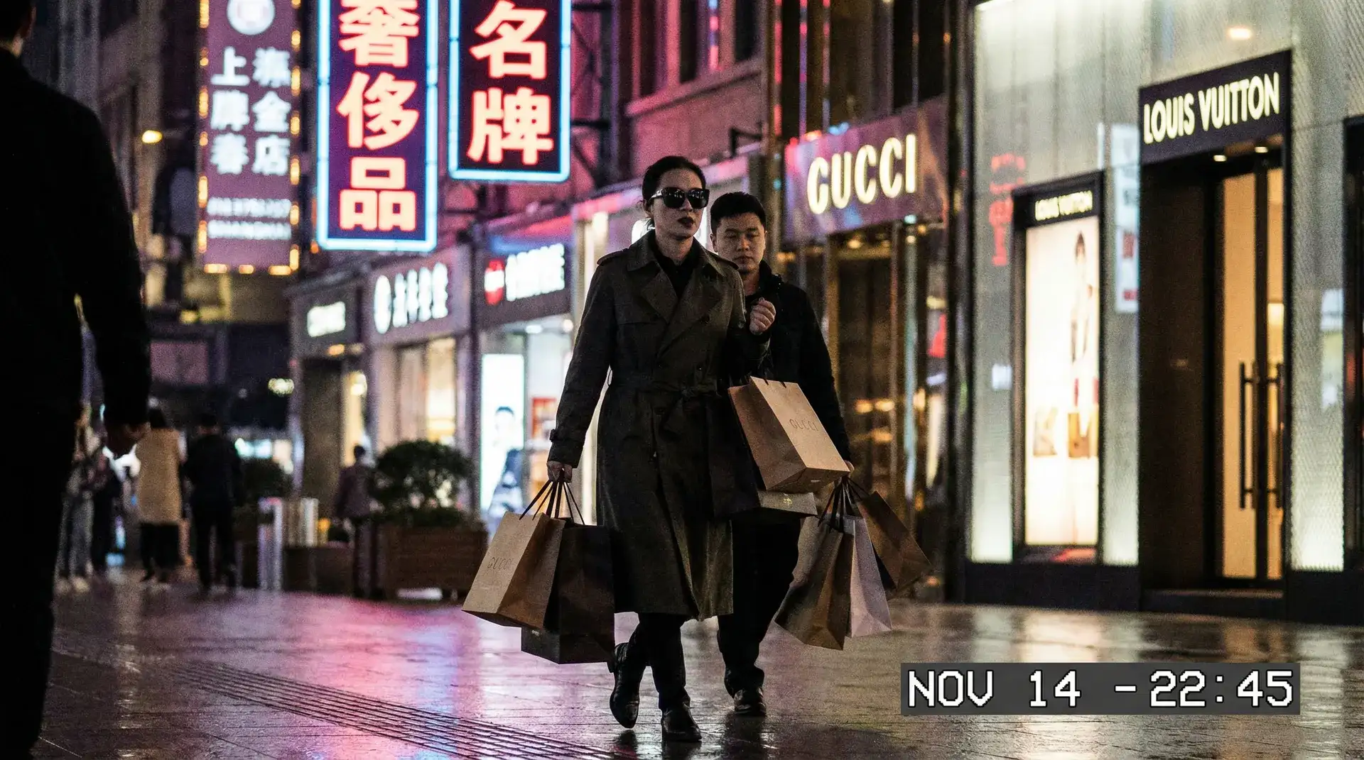 爱体育app - 奢侈品购物被拍